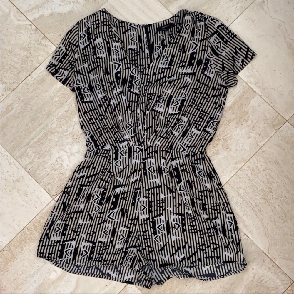 Forever 21 Neutral Abstract Romper Small